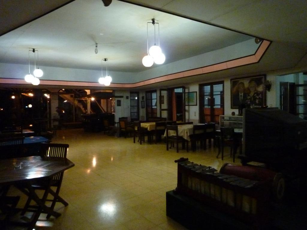 Splendid Inn Malang Kültér fotó