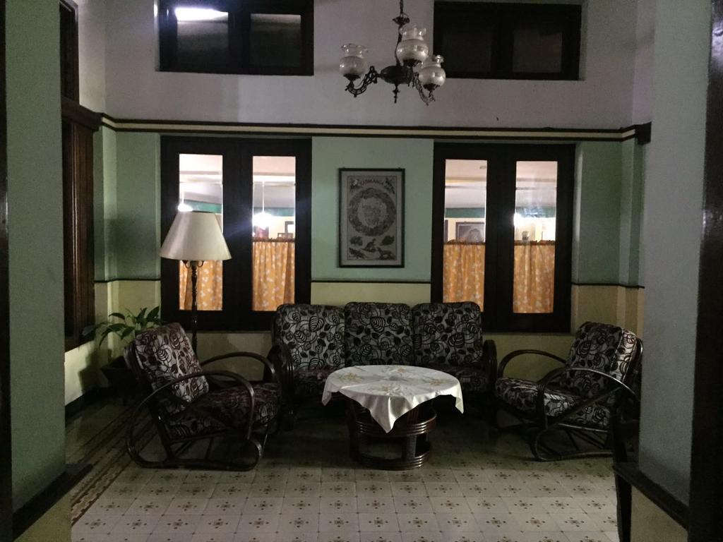 Splendid Inn Malang Kültér fotó