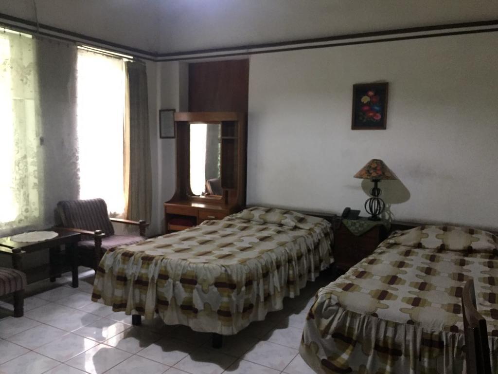 Splendid Inn Malang Kültér fotó